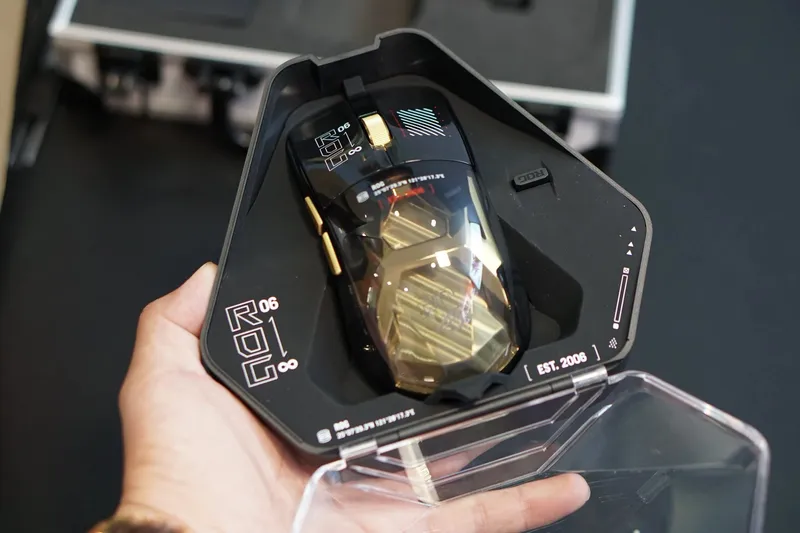 ASUS ROG Harpe II Extreme Edition 20 Wireless Gaming Mouse 20 ASUS ROG Harpe II Extreme Edition 20 Wireless Gaming Mouse Slide 2